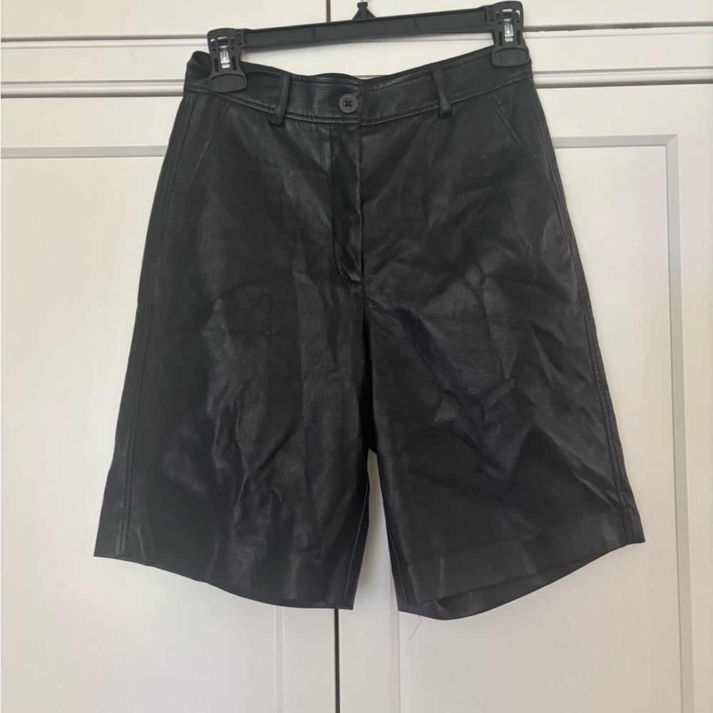 Aritzia Babaton Black Vegan Leather Bermuda shorts size 0 - Picture 2 of 4